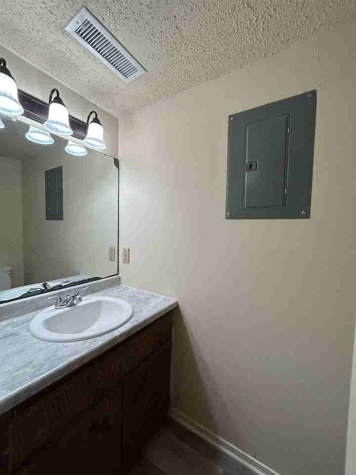 301 N Joplin Ave - Photo 4 of 31