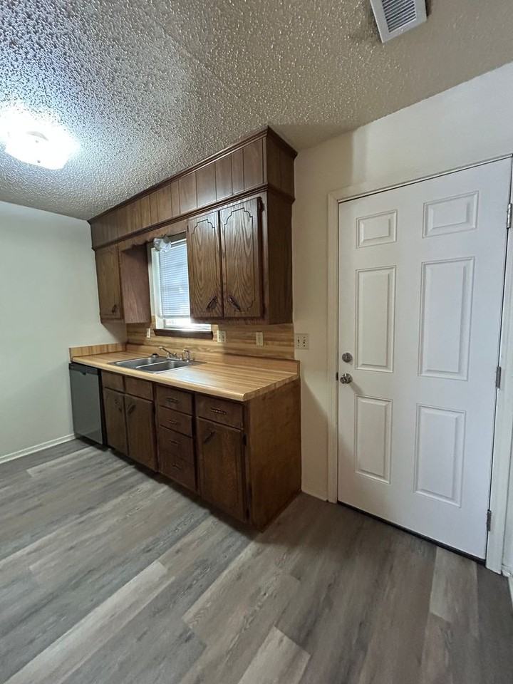 301 N Joplin Ave - Photo 6 of 31