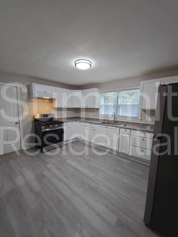 5353 Blue Ridge Blvd - Photo 5 of 17