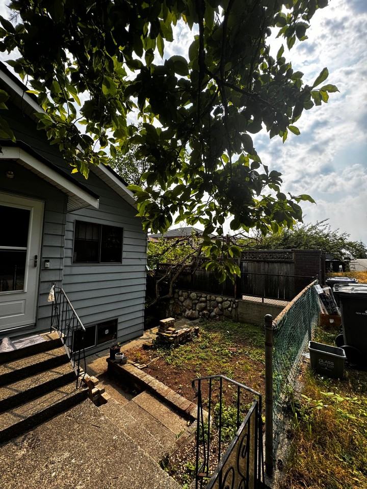 2205 Ninth Avenue - Photo 2 of 26