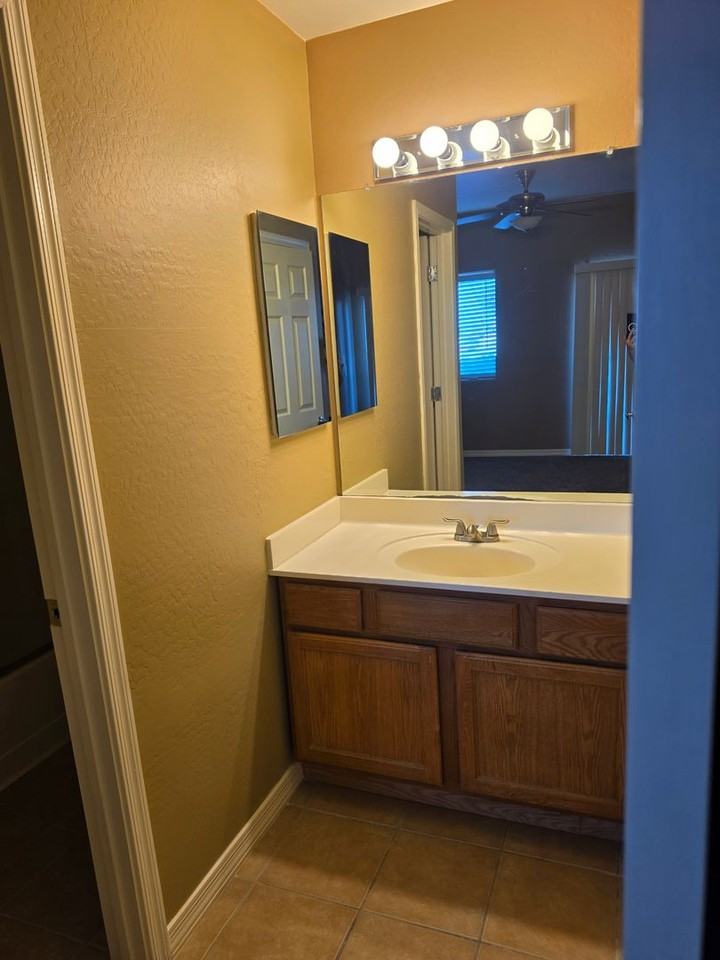 537 S Delaware Dr #104 - Photo 6 of 12