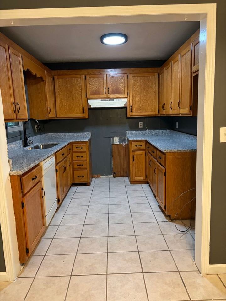 3826 Springhill Dr - Photo 4 of 12