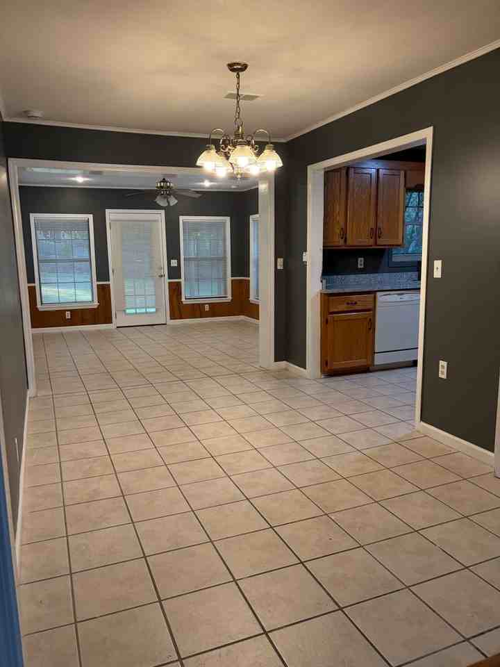 3826 Springhill Dr - Photo 5 of 12