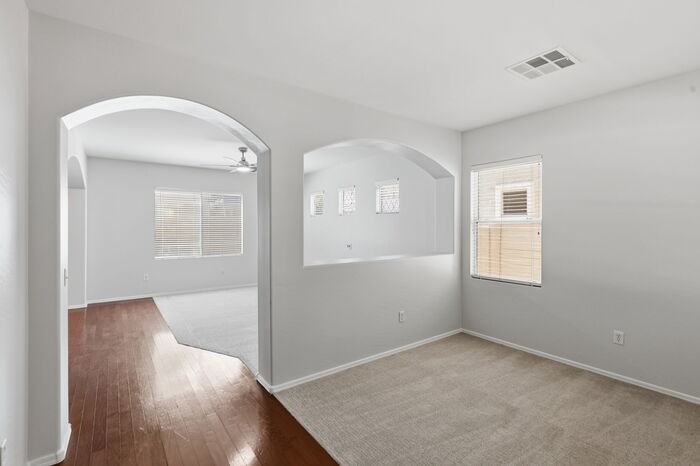 4265 E Windsor Dr - Photo 4 of 37
