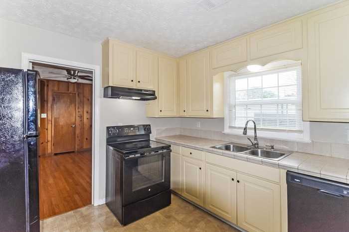 1140 Faulk Ave - Photo 6 of 12