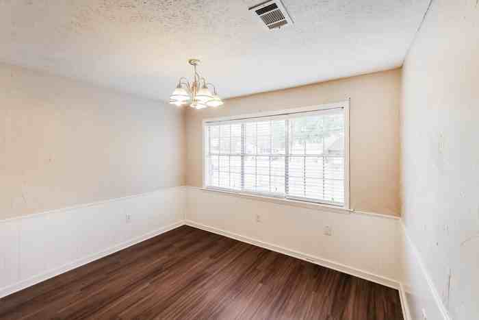 1626 Edgewood Pl - Photo 5 of 12