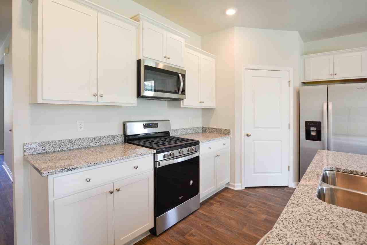 411 Zenith Blvd #NA - Photo 5 of 16