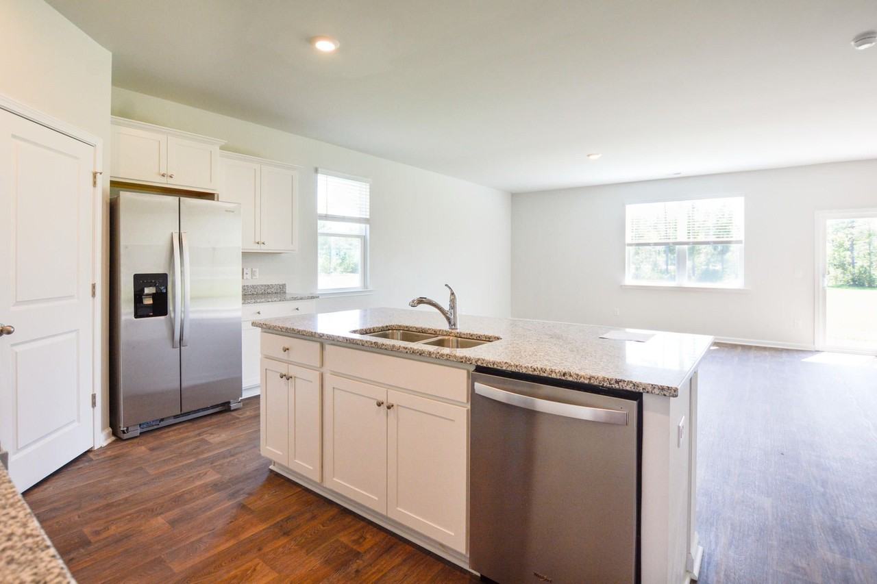 411 Zenith Blvd #NA - Photo 7 of 16