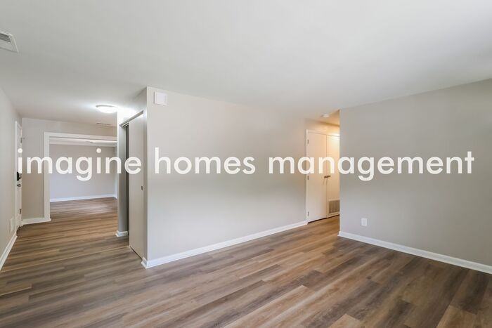328 Brookforest Dr - Photo 5 of 17