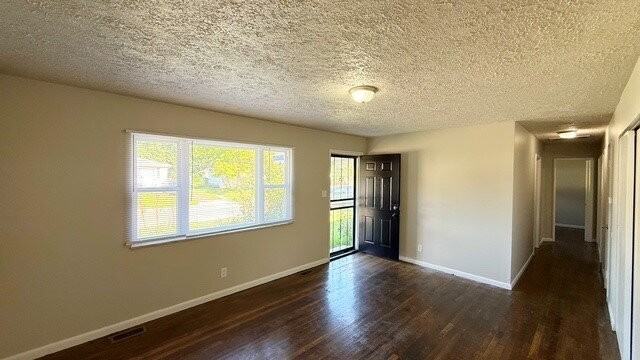 1801 S Drexel Ave - Photo 2 of 10
