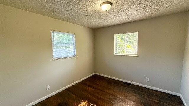 1801 S Drexel Ave - Photo 7 of 10