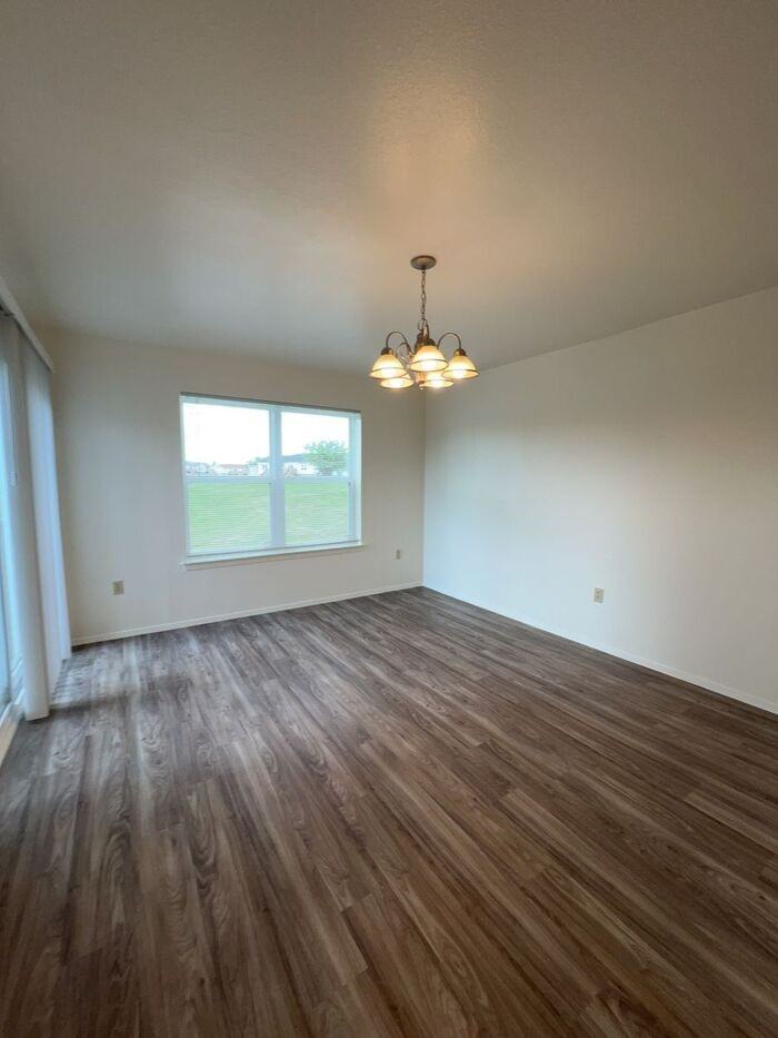 239 Mellette Ct - Photo 4 of 6