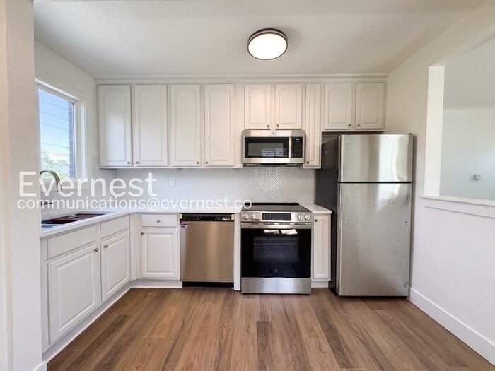 3235 Albion St - Photo 5 of 19