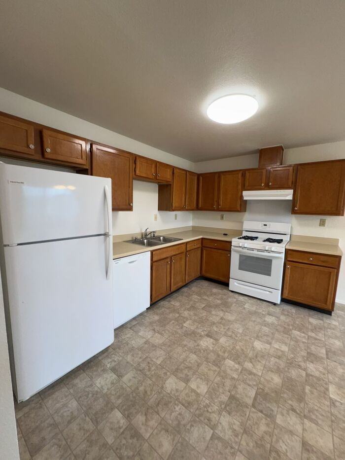 1133 Dakota Dr - Photo 3 of 8