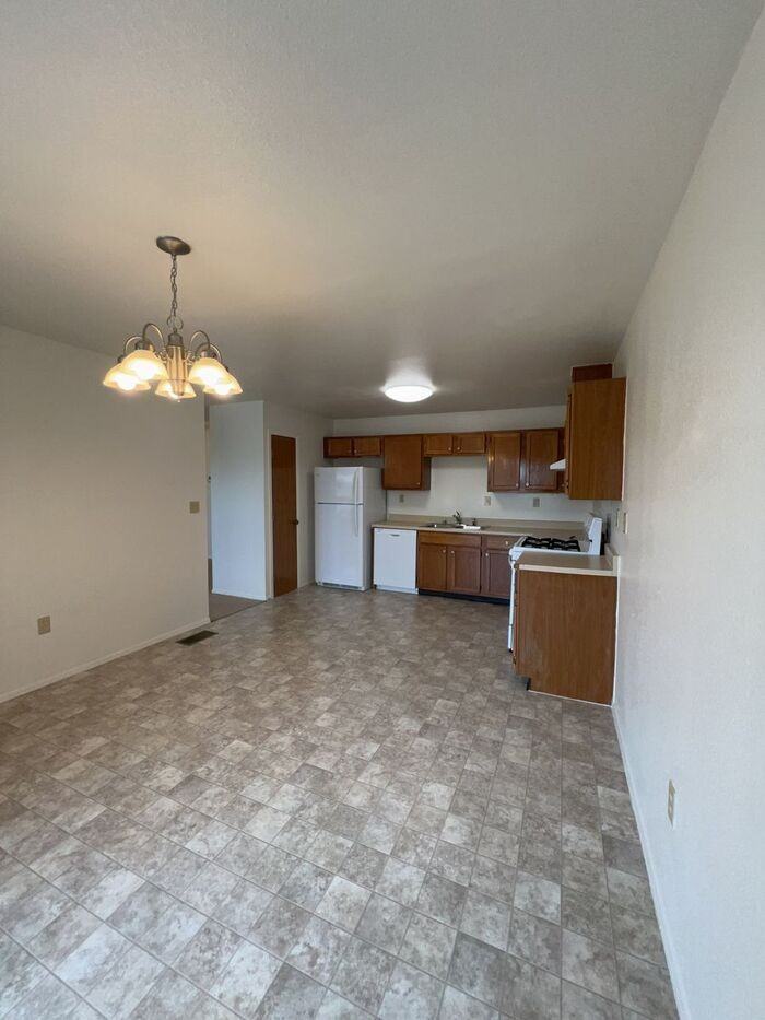 1133 Dakota Dr - Photo 4 of 8