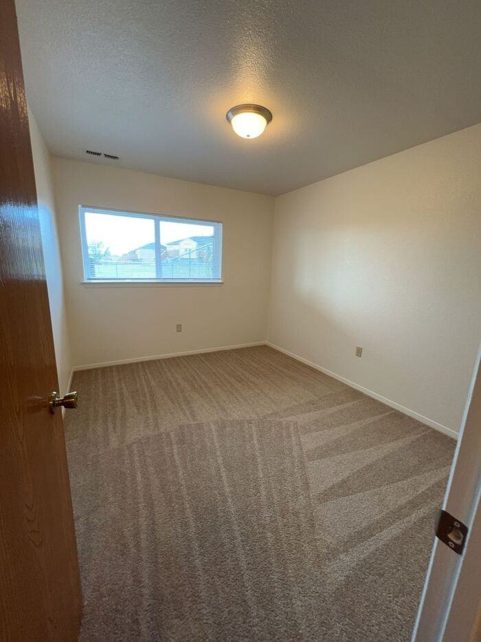 1133 Dakota Dr - Photo 5 of 8