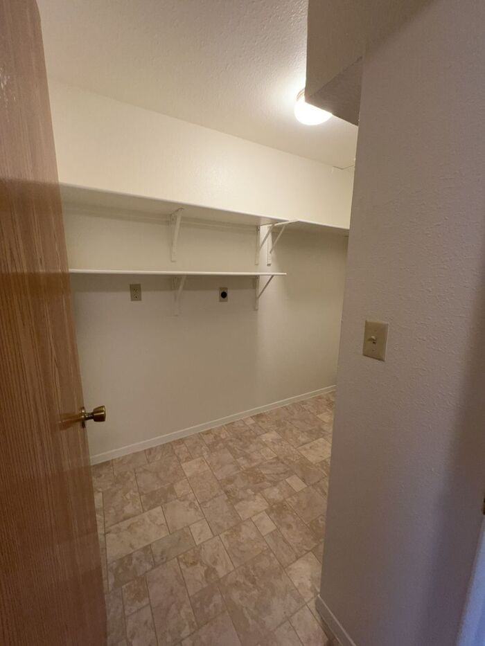 1133 Dakota Dr - Photo 7 of 8
