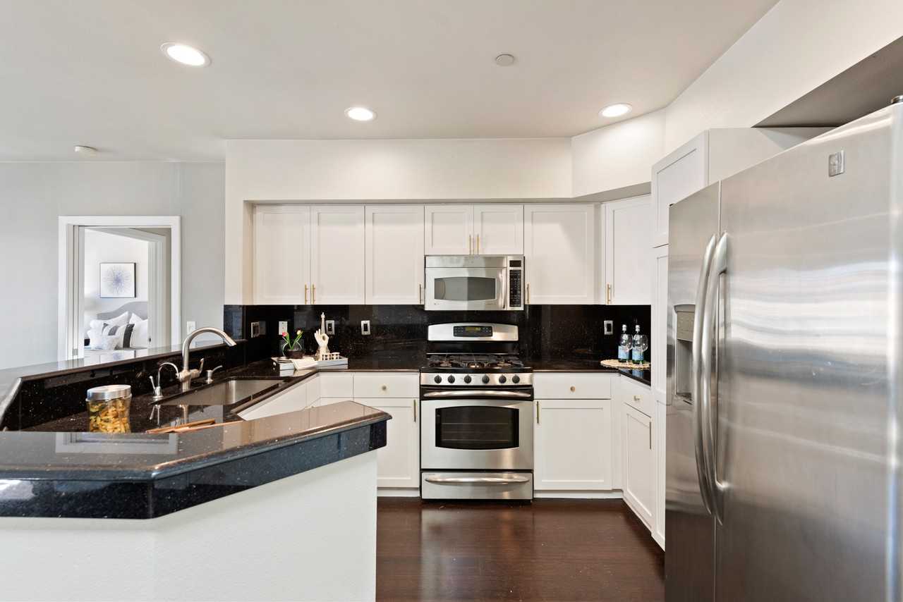 925 110th Ave Ne #PH2 - Photo 3 of 26