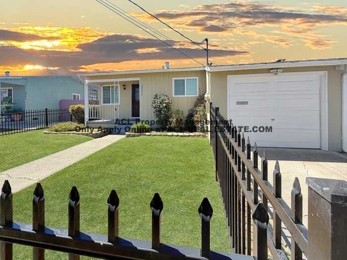 26217 Hickory Ave - Photo 2 of 25