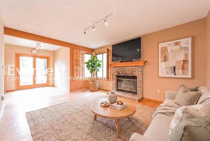 7818 S University Way - Photo 4 of 25