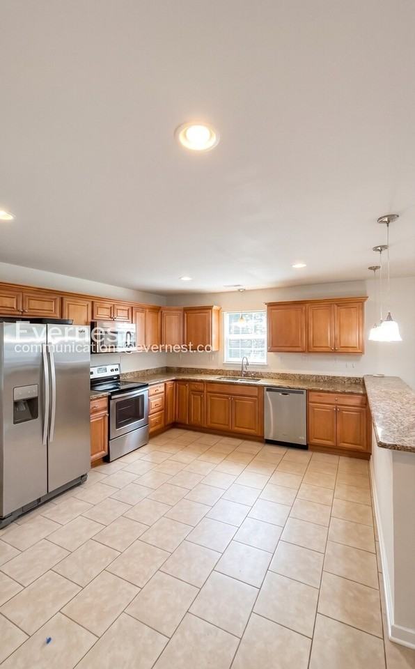 100 Elm St - Photo 6 of 21
