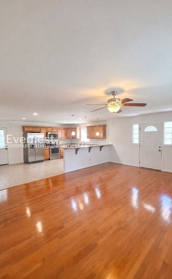 100 Elm St - Photo 7 of 21