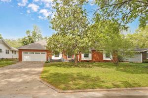 featured image of 1919 E Meadow Dr