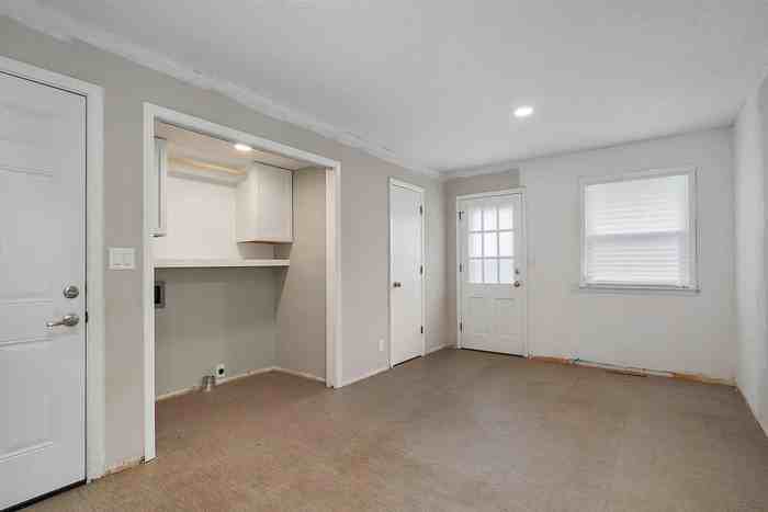 1919 E Meadow Dr - Photo 3 of 15