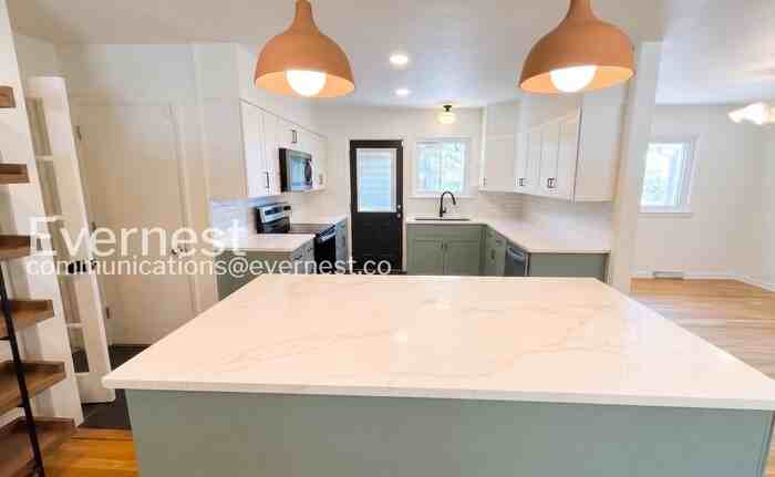 826 Claremont Ct - Photo 6 of 29