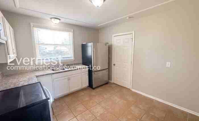 3901 Kenwood Dr Nw - Photo 4 of 23