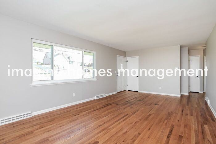 10755 Plainfield Rd - Photo 4 of 18