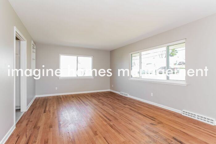 10755 Plainfield Rd - Photo 5 of 18