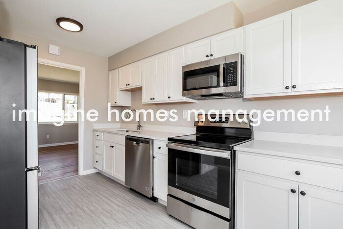 10755 Plainfield Rd - Photo 6 of 18