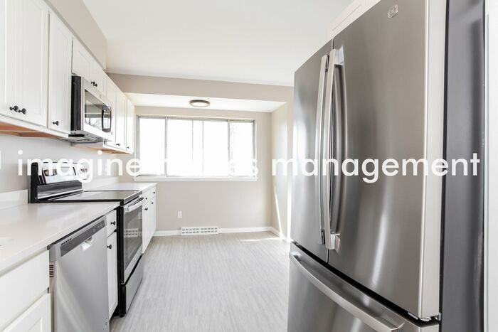10755 Plainfield Rd - Photo 7 of 18