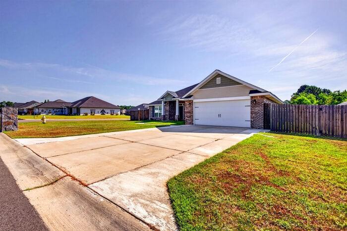 15028 Emersyn Ln - Photo 3 of 49
