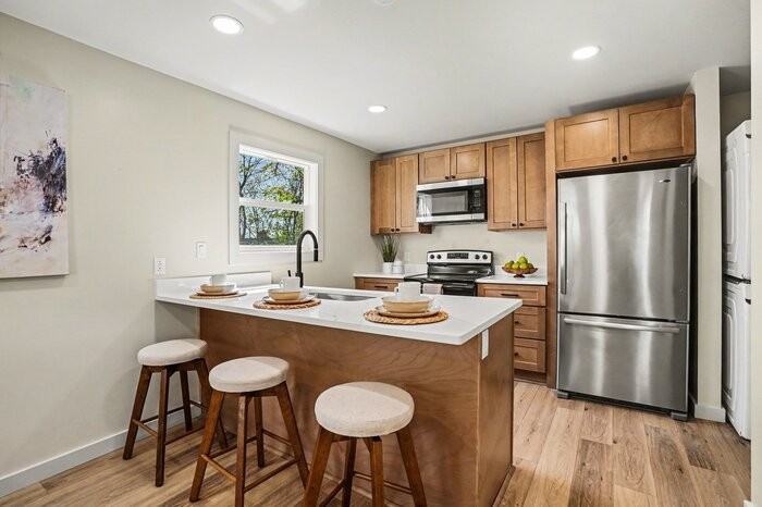 1502 Bryan St - Photo 6 of 19
