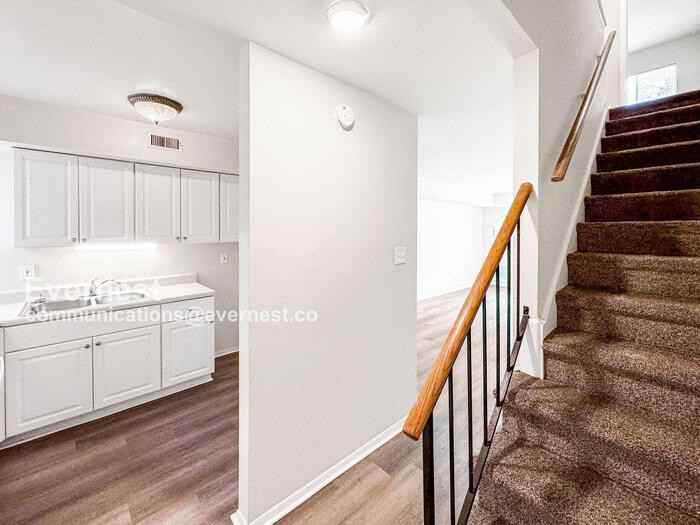 107 Newcastle Dr - Photo 3 of 12