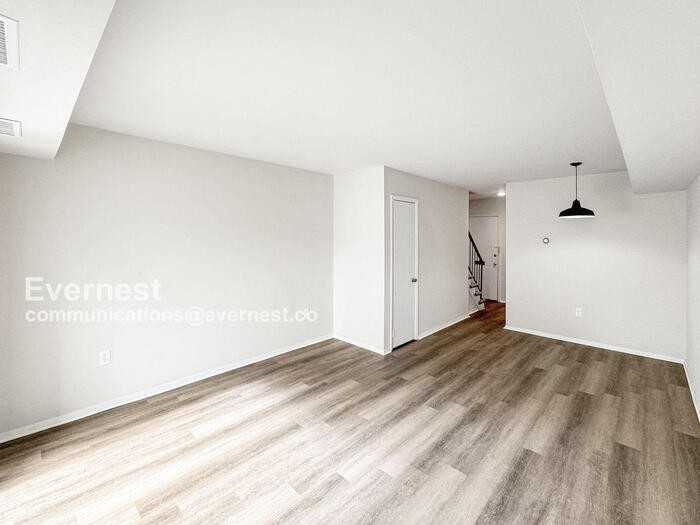 107 Newcastle Dr - Photo 5 of 12