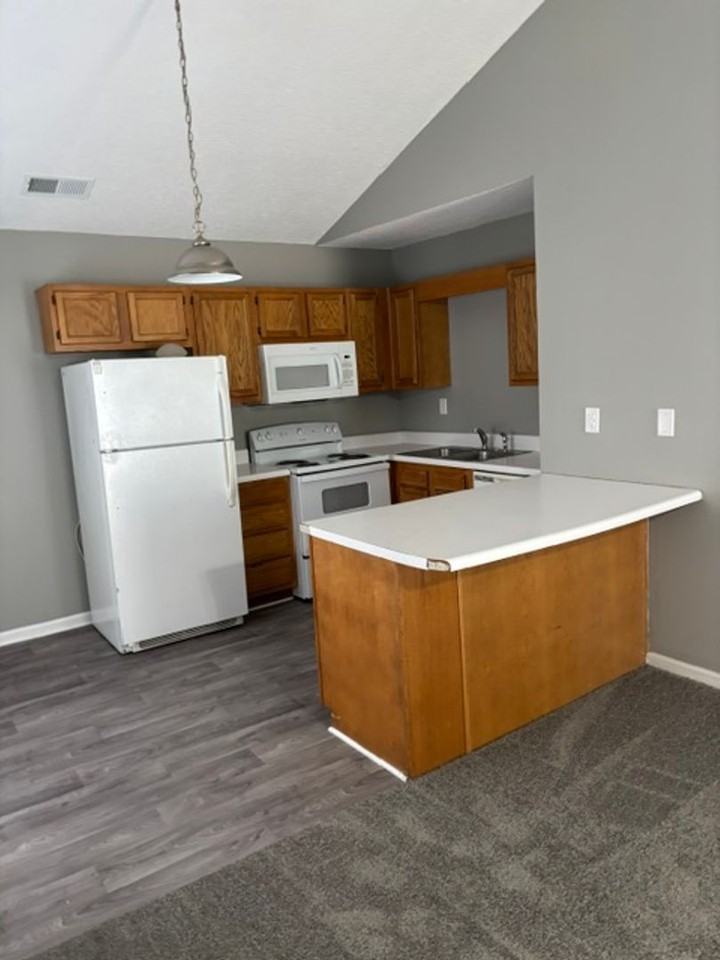 1751 Harvell St - Photo 3 of 10
