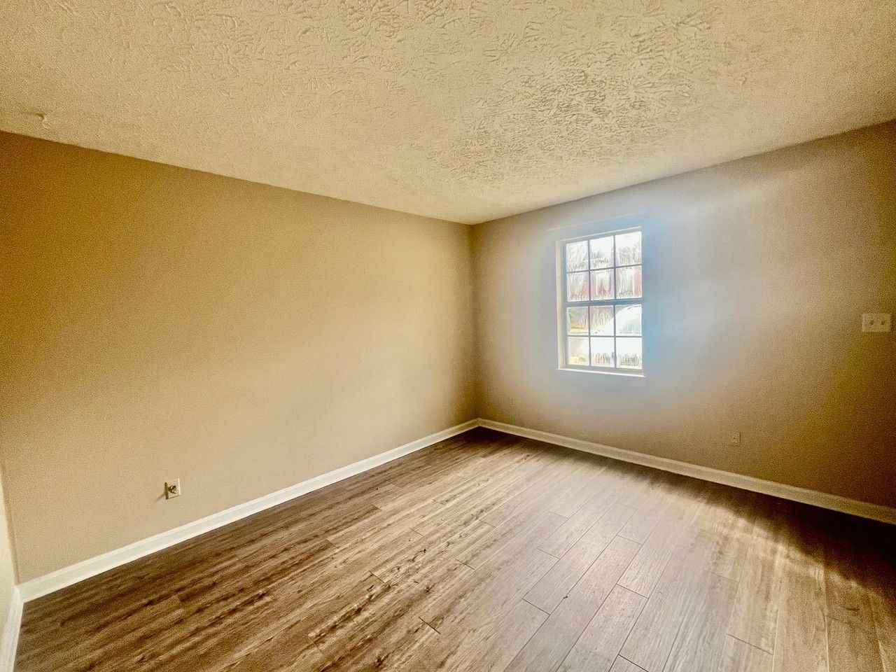 Oak Villa Apartments - Photo 3 of 17