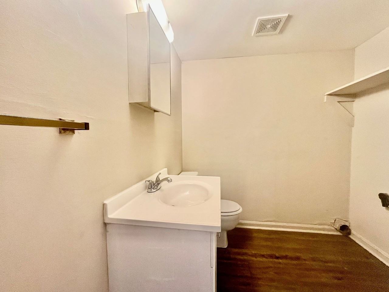 Oak Villa Apartments - Photo 5 of 17