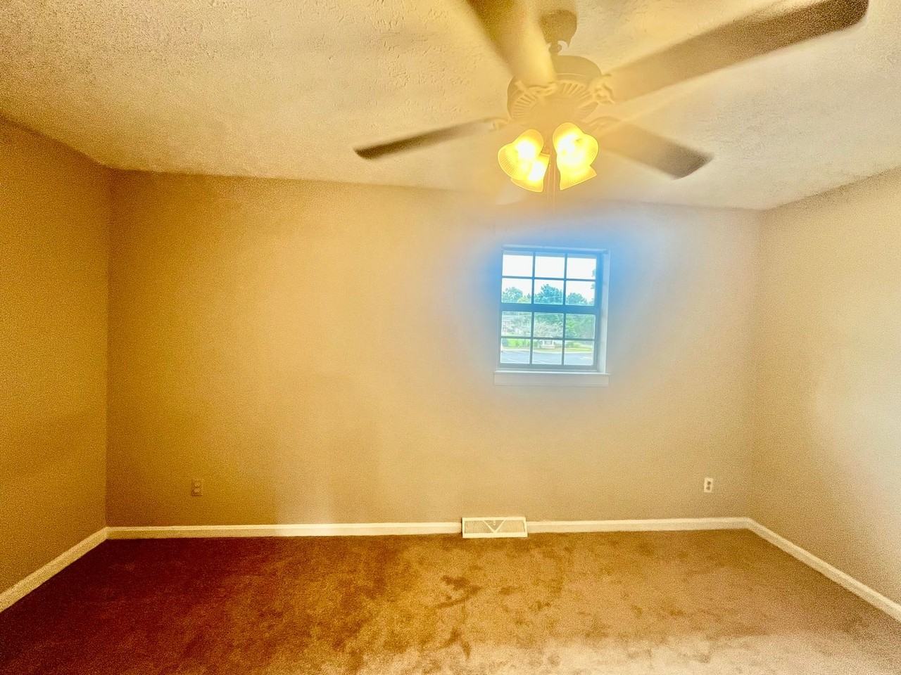 Oak Villa Apartments - Photo 6 of 17