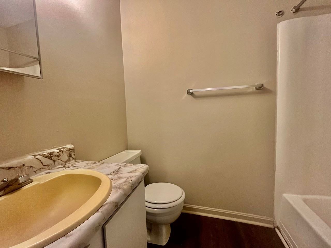Oak Villa Apartments - Photo 7 of 17