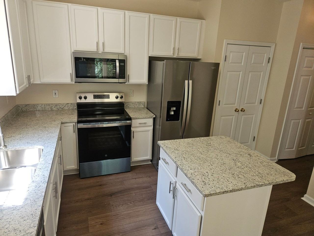 5601 Picnic Rock Ln - Photo 6 of 28