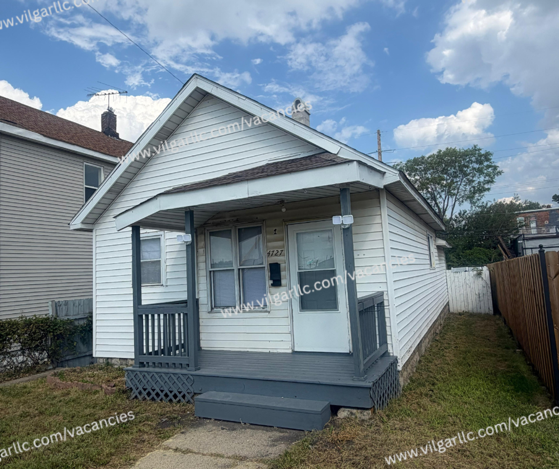 4727 Sheffield Ave - Photo 2 of 20