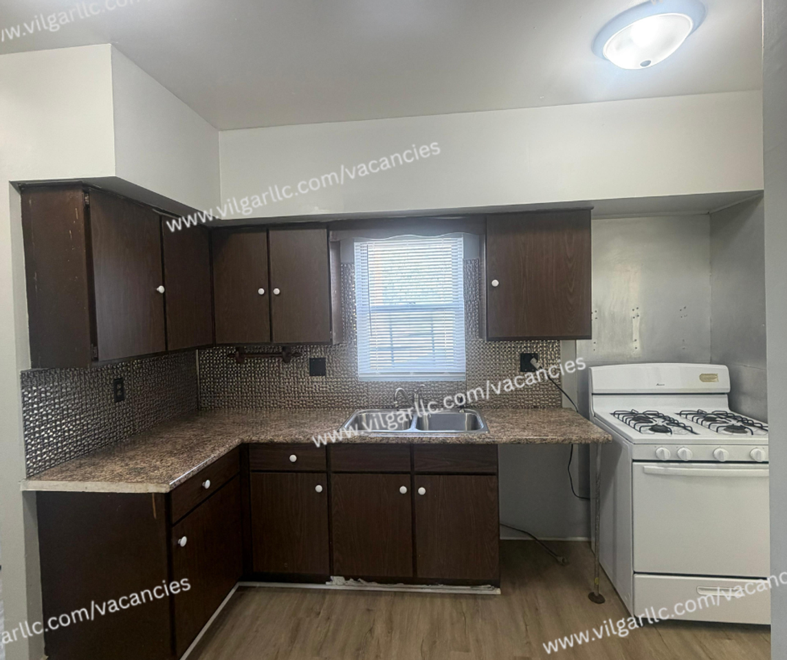 4727 Sheffield Ave - Photo 3 of 20
