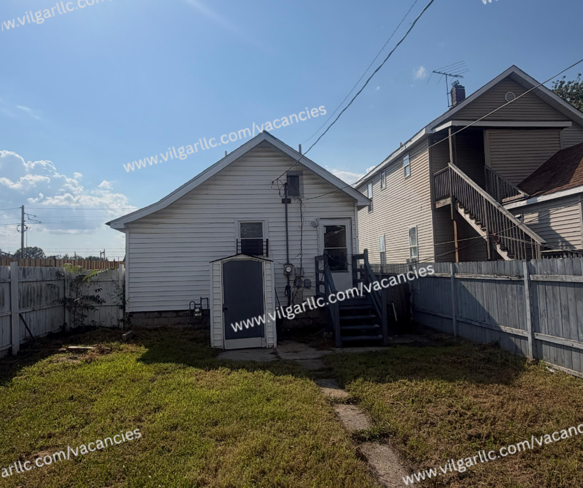 4727 Sheffield Ave - Photo 4 of 20