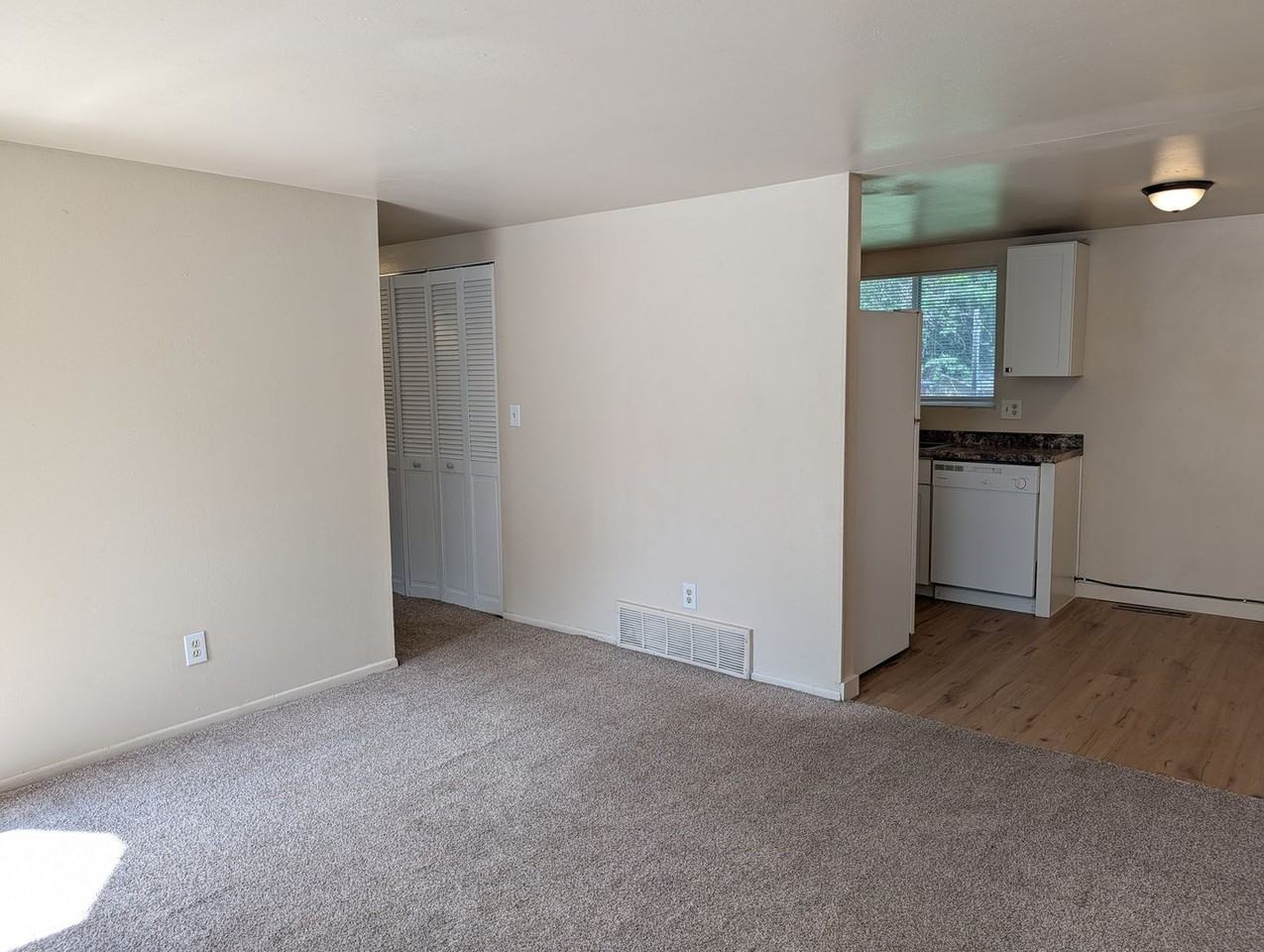 1227 Maxwell St - Photo 4 of 16