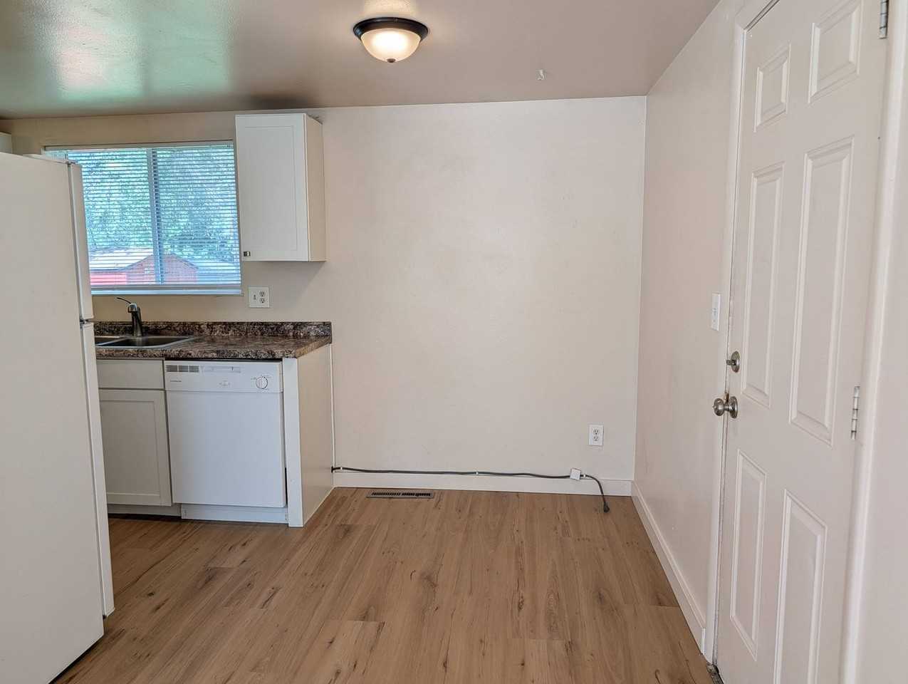 1227 Maxwell St - Photo 5 of 16