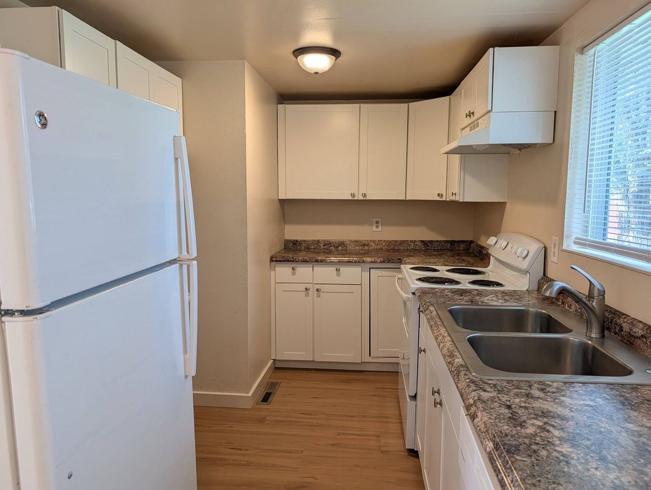 1227 Maxwell St - Photo 6 of 16